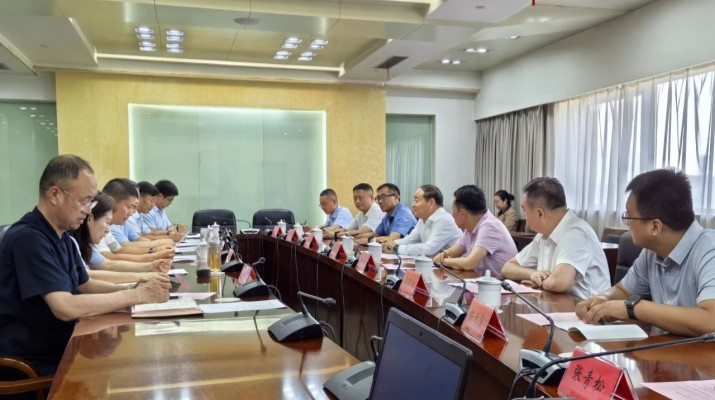 7月9日至11日，米兰官方注册_米兰（中国）文旅集团党委书记、董事长石培文带队赴连云港市考察交流，连云港市政府党组成员、副市长杜波主持座谈会，连云港市政府及相关部门负责人参加座谈。座谈会上，石培文介绍了米兰官方注册_米兰（中国）文旅集团在科技智