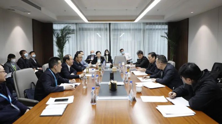 省政府国资委党委委员、副主任范武德一行到完美（中国）文旅集团调研