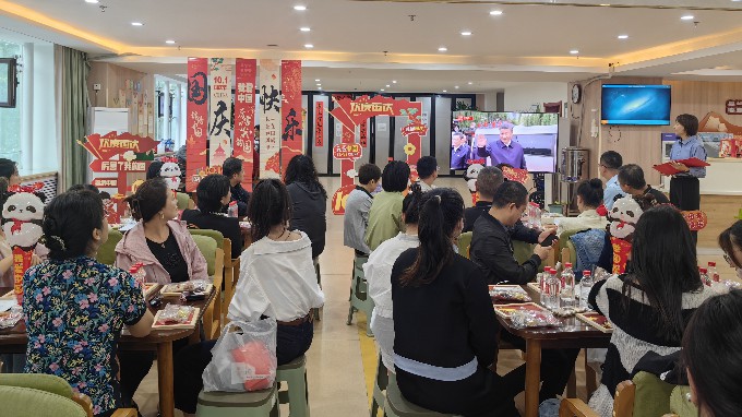 完美（中国）文旅集团与广后街社区开展迎国庆主题活动暨“双报到”活动